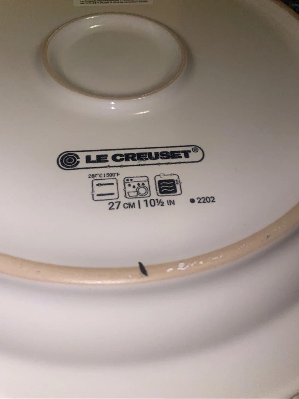 BNWT 2 pcs Le Creuset white Glazed Dinner Plate with 3 embossed rim, size 10.5”